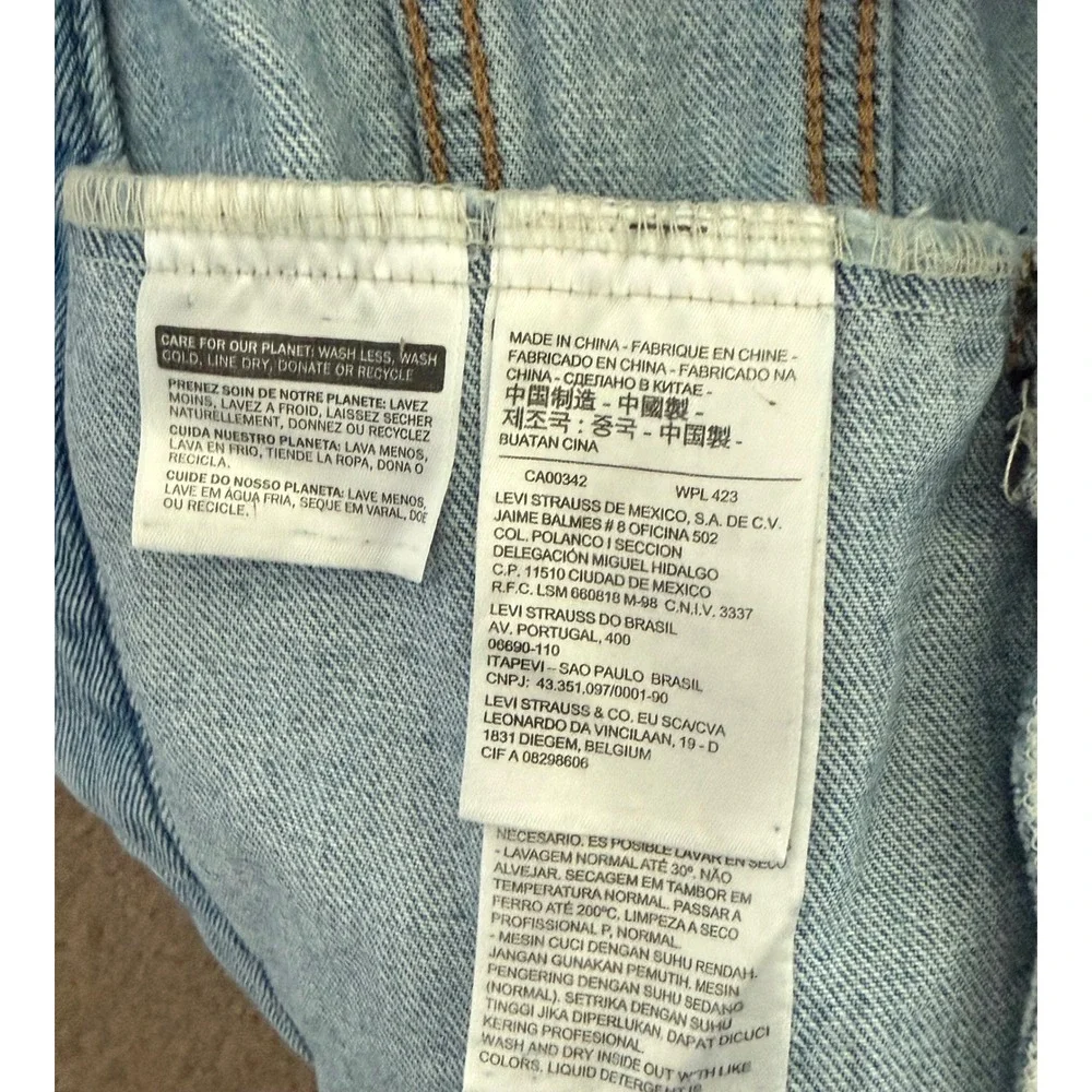Levis Mens Trucker Jacket Light Wash Distressed Denim Blue size Large